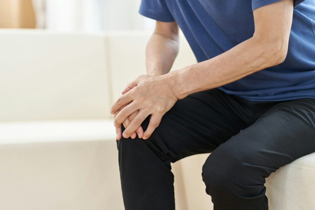 Elderly people with knee pain